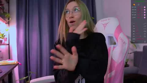 Snapshot of shy_or_horny chatting on 11/25/25, 10:10 HI i am Marcy online show from 11/25/25, 10:10