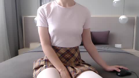 shy_schoolgirl_ online show from 10/06/25, 01:41