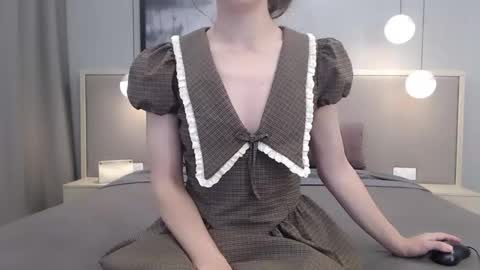 shy_schoolgirl_ online show from 10/27/25, 02:43
