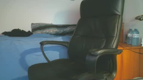 shyboyhugecum2020 online show from 10/14/25, 02:23