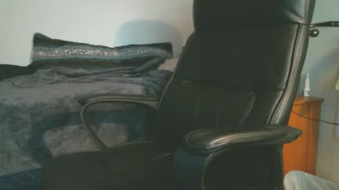 shyboyhugecum2020 online show from 10/22/25, 03:07