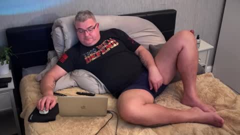 Snapshot of shyboymat69 chatting on 10/29/25, 05:25 shyboymat69 online show from 10/29/25, 05:25