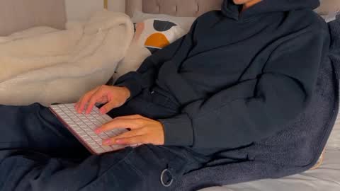 shydude666 online show from 12/03/25, 10:41