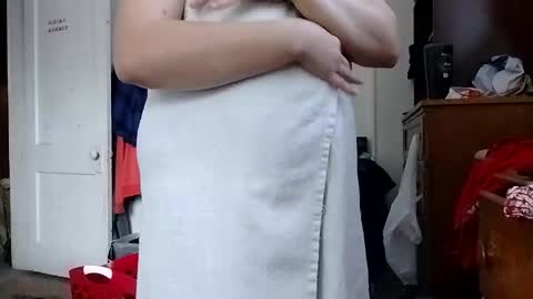 Snapshot of shylee538825 chatting on 10/13/25, 03:56 shylee538825 online show from 10/13/25, 03:56