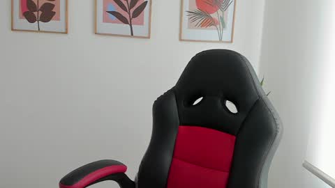 Snapshot of shylittlebunny chatting on 12/31/24, 02:36 shylittlebunny online show from 12/31/24, 02:36