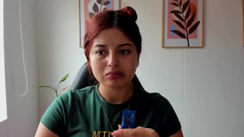 Snapshot of shylittlebunny chatting on 09/23/25, 06:33 shylittlebunny online show from 09/23/25, 06:33