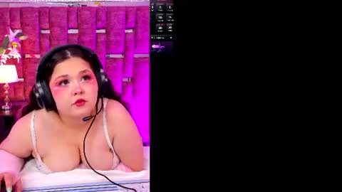 Snapshot of shylysweet chatting on 07/21/26, 05:21 Shyly online show from 07/21/26, 05:21