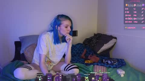 Hippie online show from 04/13/26, 02:17