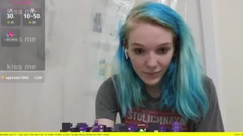 Snapshot of shyohiogirl chatting on 06/08/26, 02:06 Hippie online show from 06/08/26, 02:06