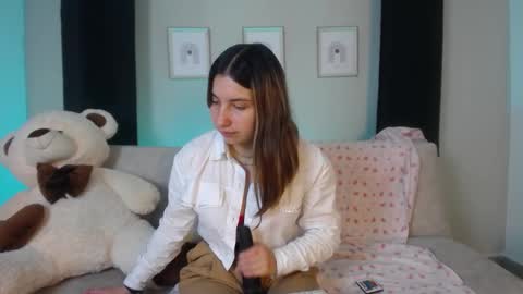 Snapshot of sia_wattson chatting on 12/15/25, 11:09 Sia online show from 12/15/25, 11:09