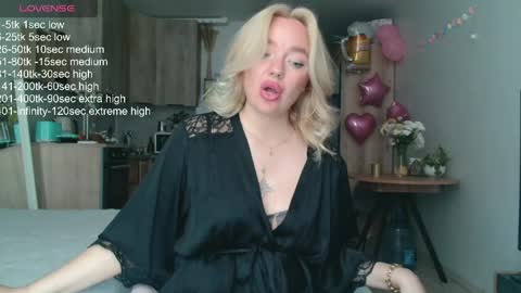 Snapshot of siberian_girl_ chatting on 05/26/26, 05:58 Eva online show from 05/26/26, 05:58