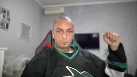 Snapshot of sidvicious23cm chatting on 10/24/25, 05:42 sidvicious23cm online show from 10/24/25, 05:42