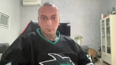 Snapshot of sidvicious23cm chatting on 11/19/25, 11:32 sidvicious23cm online show from 11/19/25, 11:32