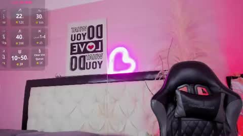 Snapshot of siena_fox chatting on 07/25/26, 11:46 Siena online show from 07/25/26, 11:46