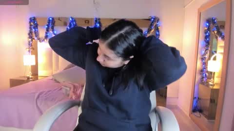 Sienna  online show from 12/05/25, 11:30