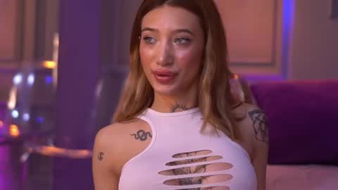 Sienna online show from 10/08/25, 05:21