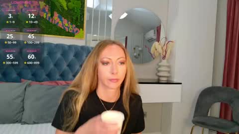 Sienna online show from 05/14/26, 11:39