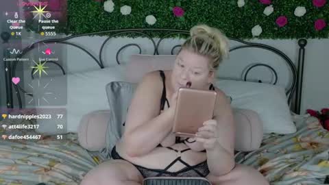 Sienna Luxx online show from 07/20/26, 04:53
