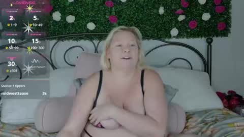 Sienna Luxx online show from 07/25/26, 04:15