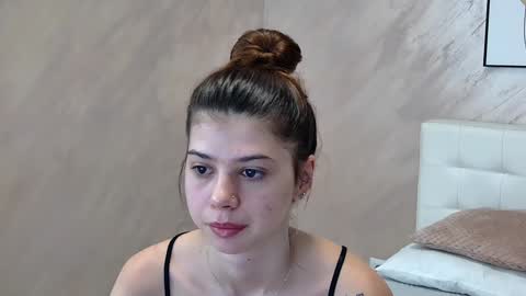 Snapshot of sierra_halle chatting on 02/01/25, 10:59 SIERRA online show from 02/01/25, 10:59