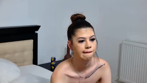 Snapshot of sierra_halle chatting on 02/19/25, 02:23 SIERRA online show from 02/19/25, 02:23