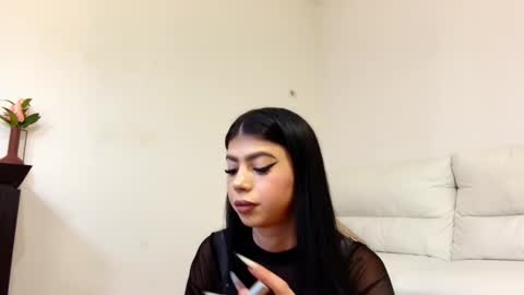 Snapshot of sierra_halle chatting on 10/14/25, 08:09 SIERRA online show from 10/14/25, 08:09