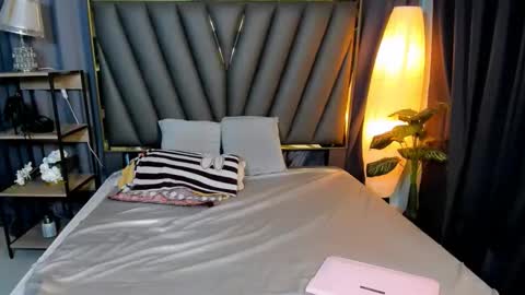 Belle online show from 11/20/25, 05:51