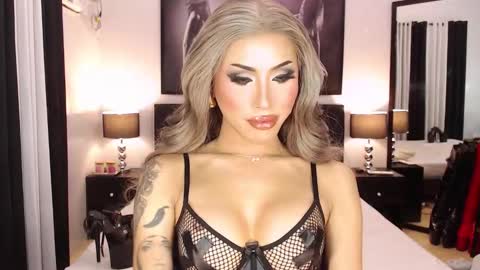 Jenny Hakenson online show from 09/13/25, 05:13