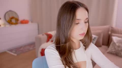 Snapshot of silent_chill chatting on 10/27/25, 02:21 Chilli online show from 10/27/25, 02:21