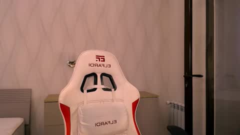 Snapshot of silk_ann chatting on 12/16/25, 06:40 silk_ann online show from 12/16/25, 06:40