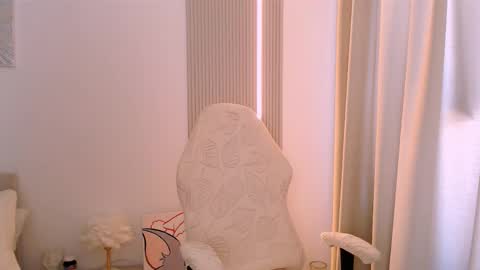 Snapshot of silk_ann chatting on 03/25/26, 06:08 silk_ann online show from 03/25/26, 06:08