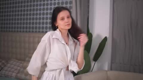 Snapshot of silk_riddle chatting on 03/25/26, 04:35 Sofia online show from 03/25/26, 04:35