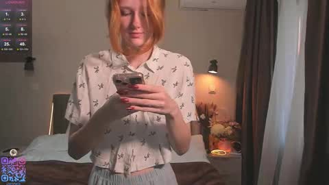 Snapshot of silkencrave chatting on 09/15/25, 03:34 Call me Mia online show from 09/15/25, 03:34