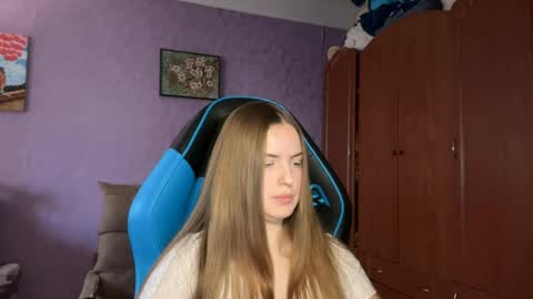 Erica online show from 04/04/26, 10:02