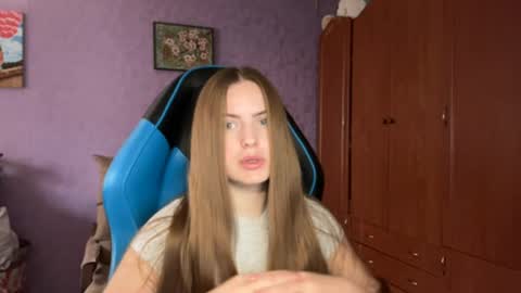 Erica online show from 04/10/26, 08:19