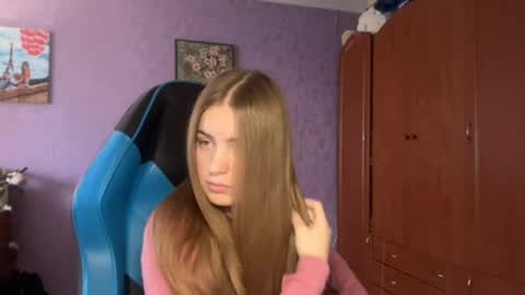 Erica online show from 04/14/26, 09:04