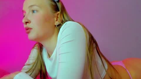 Mila online show from 10/05/25, 09:07