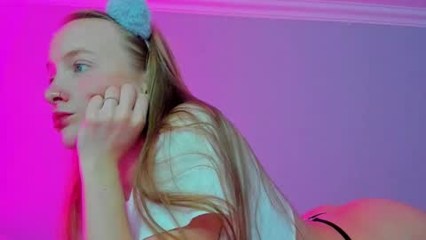 Mila online show from 10/08/25, 10:02