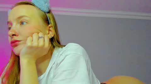 Mila online show from 10/28/25, 07:34