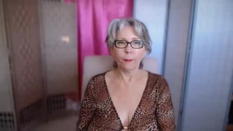 petra daniels online show from 10/31/25, 12:00