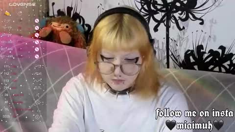 Snapshot of silly_soul chatting on 09/09/25, 02:00 Mia online show from 09/09/25, 02:00