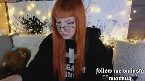 Snapshot of silly_soul chatting on 12/13/25, 11:32 Mia online show from 12/13/25, 11:32