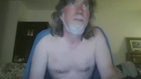 Snapshot of silverfunfox chatting on 04/27/26, 10:35 silverfunfox online show from 04/27/26, 10:35
