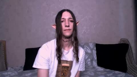 Snapshot of silvermuse chatting on 10/24/25, 07:27 silvermuse online show from 10/24/25, 07:27