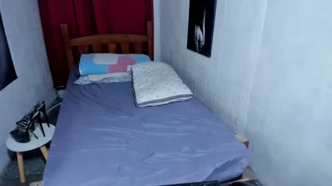 Snapshot of silviahotline911 chatting on 02/15/25, 04:45 Path online show from 02/15/25, 04:45