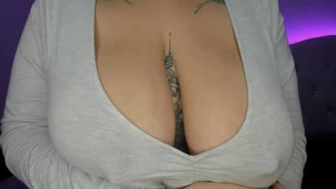 Snapshot of silviarichie_jade chatting on 10/28/25, 07:27 silvia online show from 10/28/25, 07:27