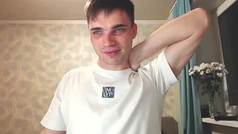 Snapshot of simbo_cool chatting on 11/16/25, 01:44 Simba online show from 11/16/25, 01:44