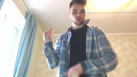 Snapshot of simbo_cool chatting on 04/16/26, 12:17 Simba online show from 04/16/26, 12:17