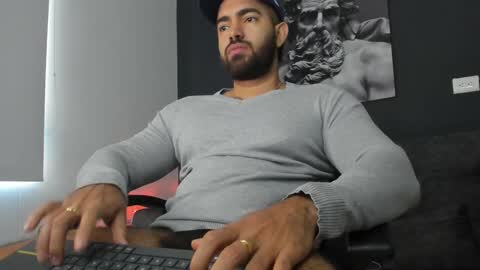 simon_leon01 online show from 01/17/25, 12:42