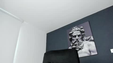 simon_leon01 online show from 02/13/25, 12:21